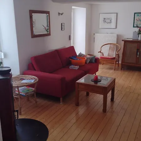 Nice + Sunny Room, Balkony, All Facilities... Homestay *