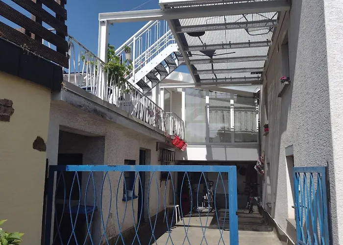 Homestay Nice + Sunny Room, Balkony, All Facilities...